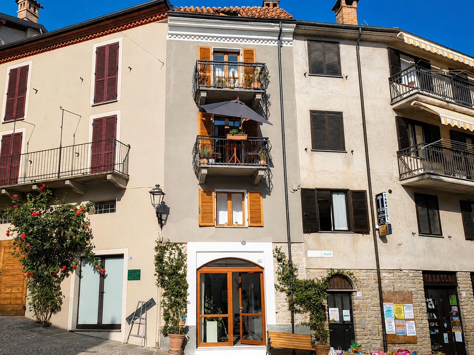 Unser Haus in Murazzano, in dem wir wohnen und arbeiten.