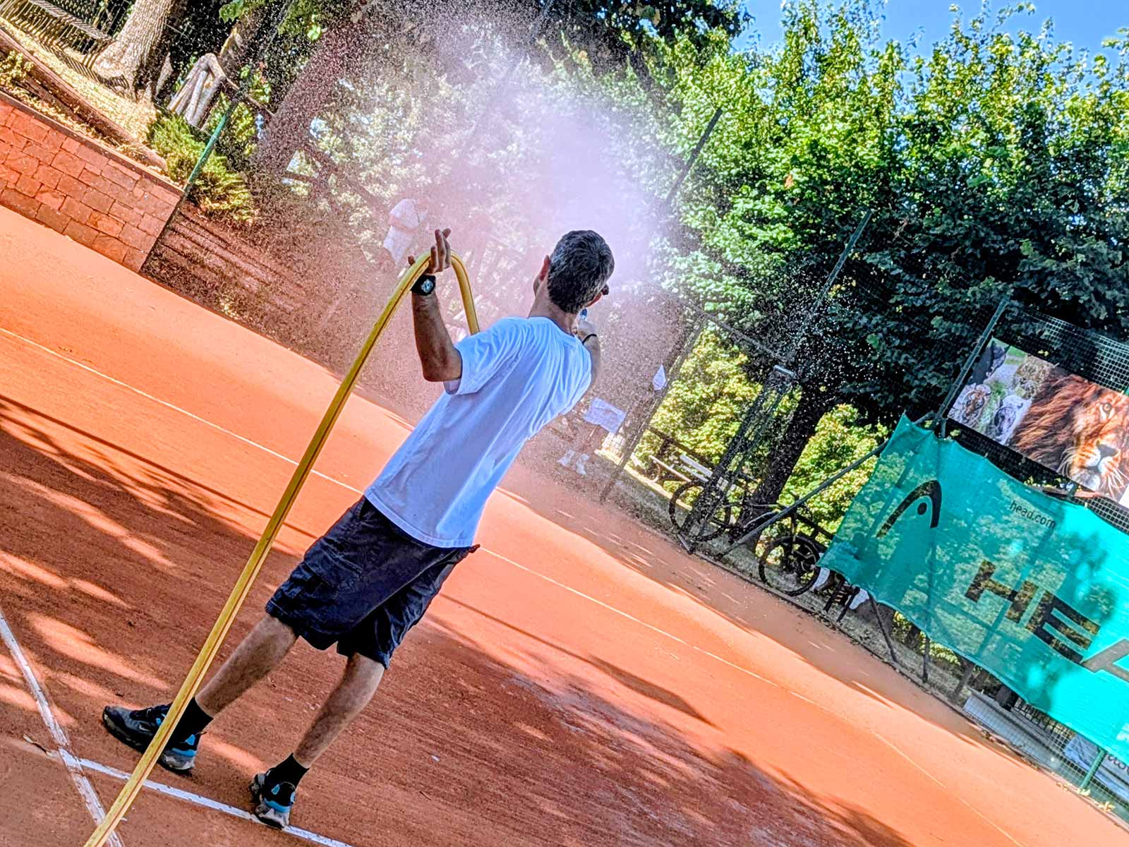 Dettaglio del campo da tennis di Murazzano